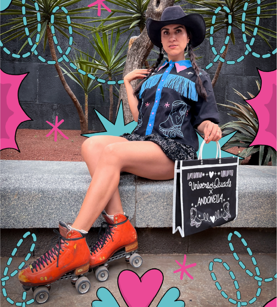 Modelo sentada con la camisa Universo Quads x Andonella, patines y bolsa de la colaboración, edición limitada hecha en México