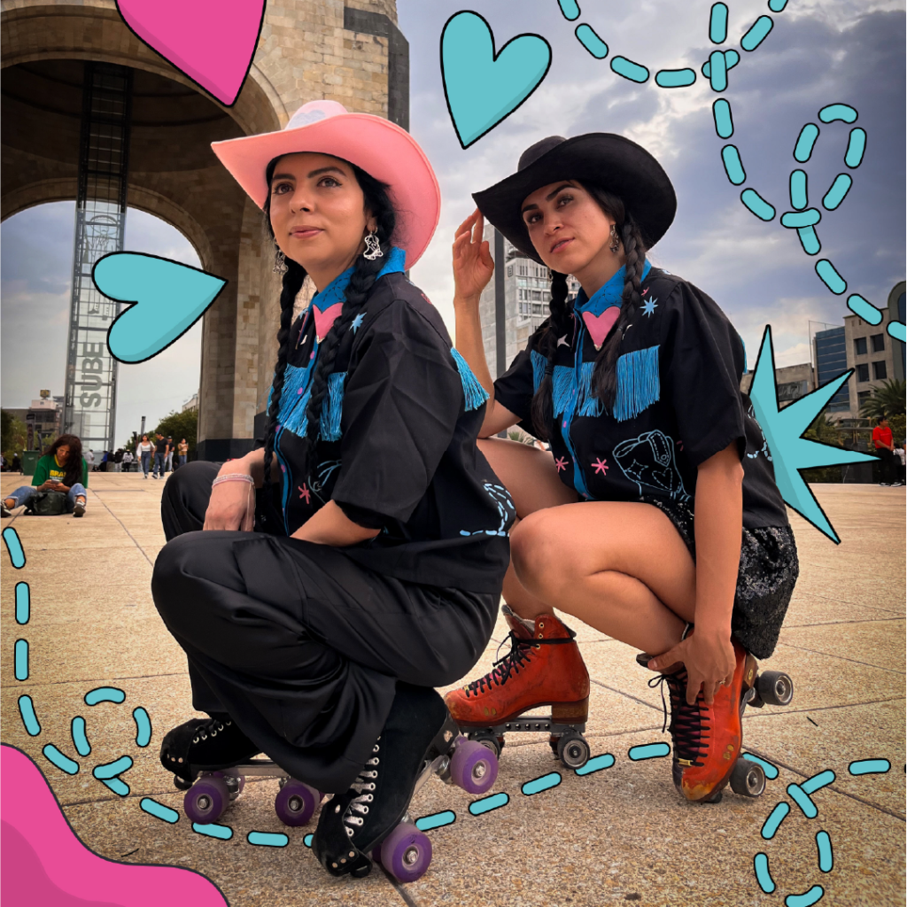 Dos personas patinando con la camisa Universo Quads x Andonella en una plaza, colaboración de edición limitada